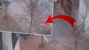 Balkon bir anda çöktü, vatandaşlar dakikalarla kurtuldu