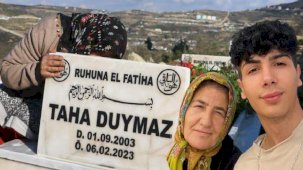 Depremde 2 kardeşi ile birlikle ölen Taha Duymaz'ın annesi: 'Mutfağında yatıyorum'