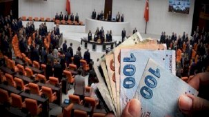 En düşük emekli aylığını 10 bin liraya çıkaran madde, Meclis'ten geçti