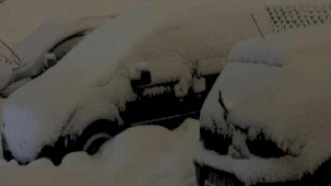 Hakkari'de kar kalınlığı 20 santimetreyi buldu: Okullar 1 gün tatil edildi