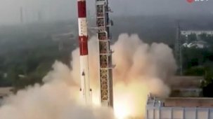 Hindistan uzaya gözlem uydusu fırlattı