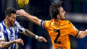 Hull City 10 kişi kaldığı maçı deplasmanda kaybetti