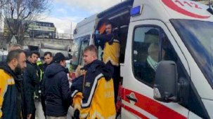 İETT otobüsü alt geçit duvarına çarptı! Yaralılar var