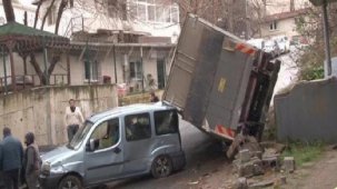 İstanbul'da korku dolu anlar: Kamyonun freni patladı