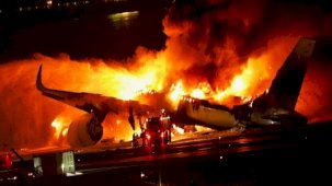 Japonya'da yanan uçaktan tahliye edilenler, korku dolu anları anlattı