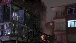 Kadıköy'de korku dolu dakikalar! İşçilerin kaldığı konteyner küle döndü