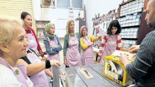 Kadın marangozlar tabuları yıkıyor