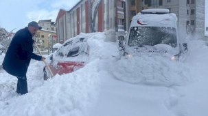 Kar esareti! 355 köy ve mezra yolu ulaşıma kapandı, kara yoluna çığ düştü