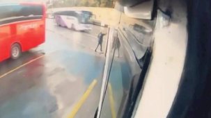 Otogarda iki otobüs çarpıştı! Kaza anına ait görüntüleri ortaya çıktı