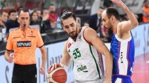 Pınar Karşıyaka, Anadolu Efes'i farklı geçti!