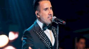 Sahnede gözyaşlarını tutamadı! 'Dünya bir yana çocuklarım bir yana'