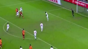 Sosyal medya ikiye bölündü! Barış Alper Yılmaz'ın golünden önce el mi var?