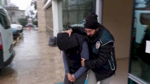 Tam uyuşturucuyu alırken fark edildi! Otobüsün kapıları kilitlendi ve polis çağırıldı