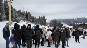Uludağ kayak merkezinin yeni manzarası: Teleferik ve telesiyej kuyrukları