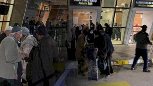 Umre kafilesini taşıyan uçakta sahipsiz paket alarmı!