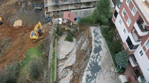 Üsküdar'da istinat duvarı çöktü! 4 katlı bina boşaltıldı