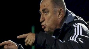 Yunan basını, Fatih Terim'e yönelik eleştiri dozajını artırdı: Türk koç biraz kibirliydi! Riskler tutmayınca saçma görünüyor