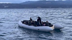 Yunan unsurları ölüme terk etti! 37 kaçak göçmen böyle kurtarıldı