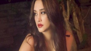 Zeynep Koçak, Boğaz manzaralı evini temizleyip o anları takipçileriyle paylaştı