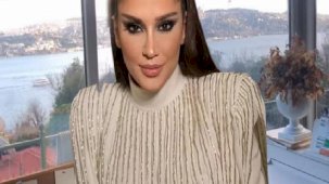 Zeynep Koçak elinde paspasla Boğaz manzaralı evini temizledi!