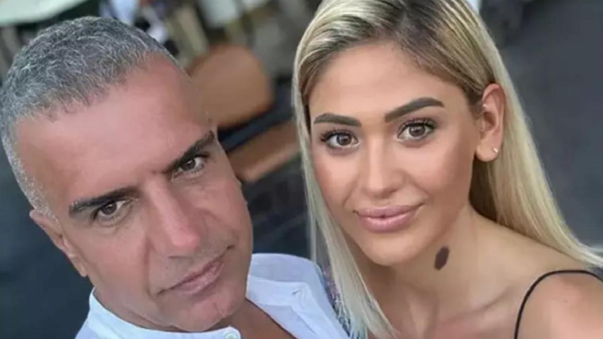 Ünlü türkücü Berdan Mardini, genç sevgilisi Dilara Talay ile gala gecesinde boy gösterdi