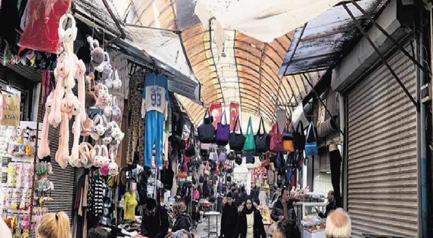 Uzun Çarşı esnafı ayakta kalmaya çalışıyor