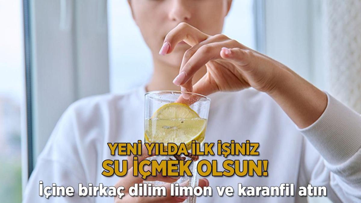 Yeni yılda ilk işiniz su içmek olsun! İçine birkaç dilim limon ve karanfil atın
