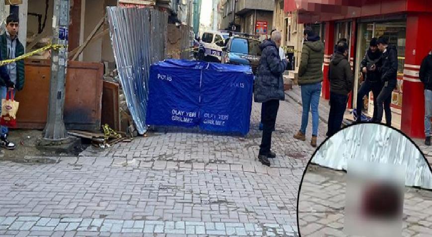 Zeytinburnu'nda baltalı dehşet! Arkadaşının başını kesip balkondan attı