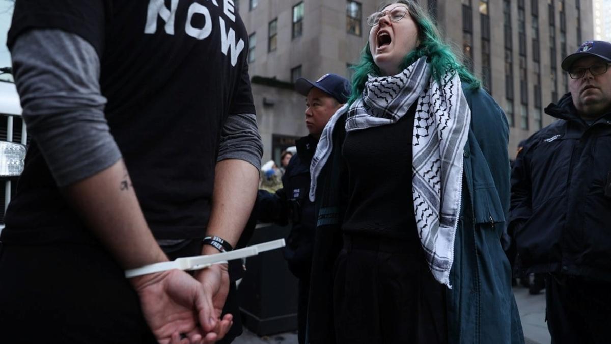 ABD Başkanı Biden'ı protesto edenler gözaltına alındı