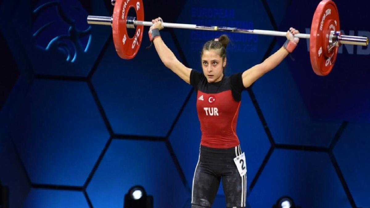 Avrupa Halter Şampiyonası'nda Duygu Alıcı, koparmada gümüş madalya kazandı