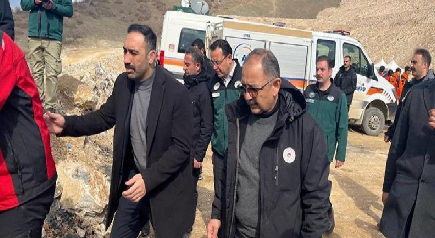 Bakan Özhaseki İliç'te incelemelerde bulundu: Zehirli atığa rastlanmadı