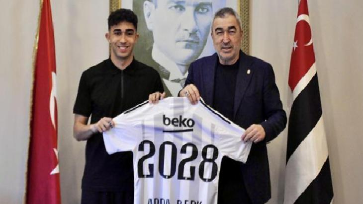 Beşiktaş'ta Arda Berk Özüarap'tan profesyonel imza!