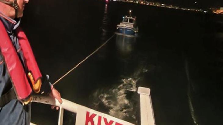 Çanakkale'de sürüklenen tekne kurtarıldı