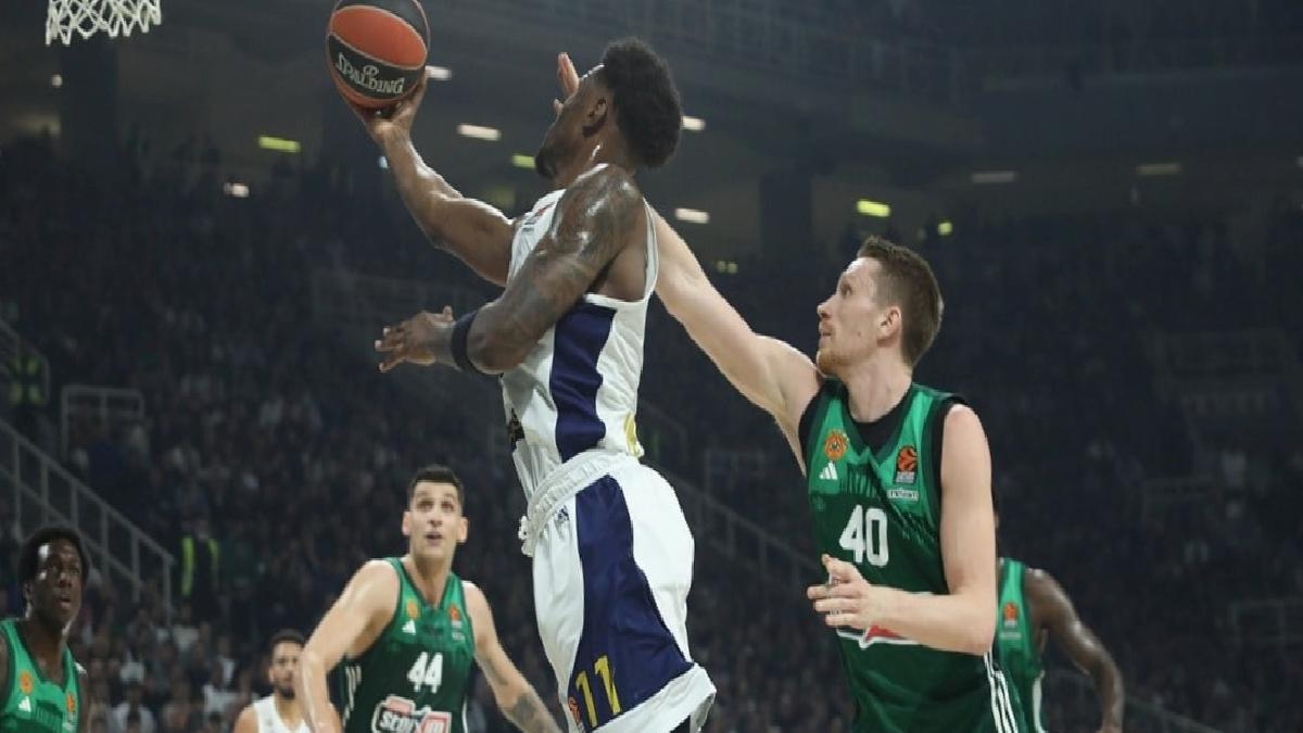 Ergin Ataman'ın Panathinaikos'u Fenerbahçe'yi yendi