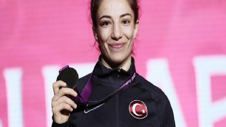 Evin Demirhan Yavuz'dan Avrupa Güreş Şampiyonası'nda ikincilik!