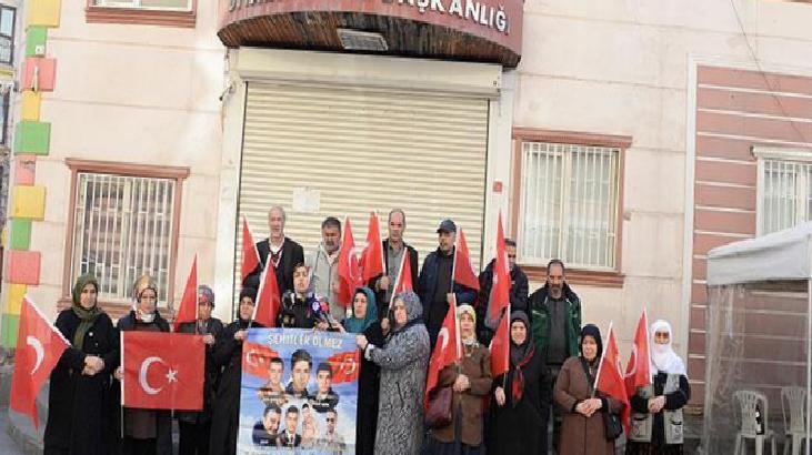 Evlat nöbetindeki ailelerden 'Gara Şehitleri'ne anma