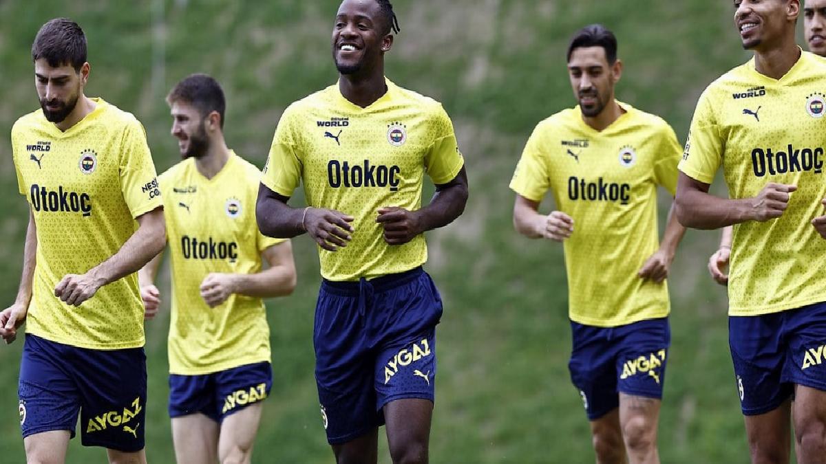 Fenerbahçe deneyimli futbolcuyu gönderiyor: Kulüp bul