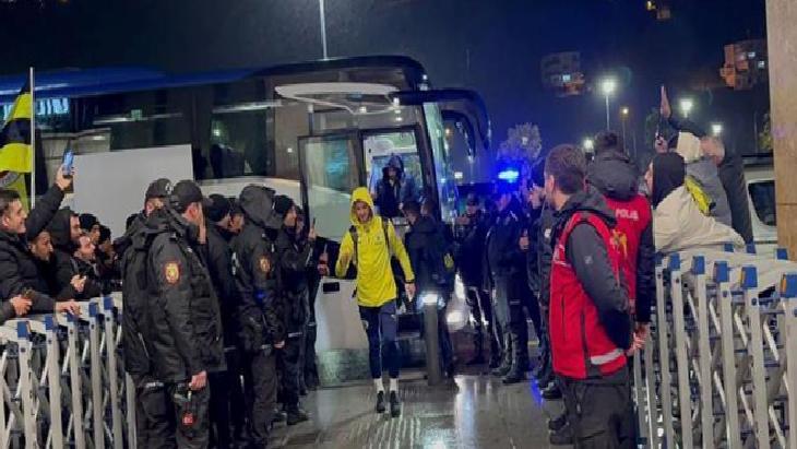 Fenerbahçe kafilesine Rize'de coşkulu uğurlama!