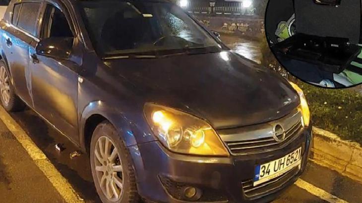Kadıköy'de trafiği tehlikeye atan sürücünün otomobilinde ruhsatsız tabanca bulundu
