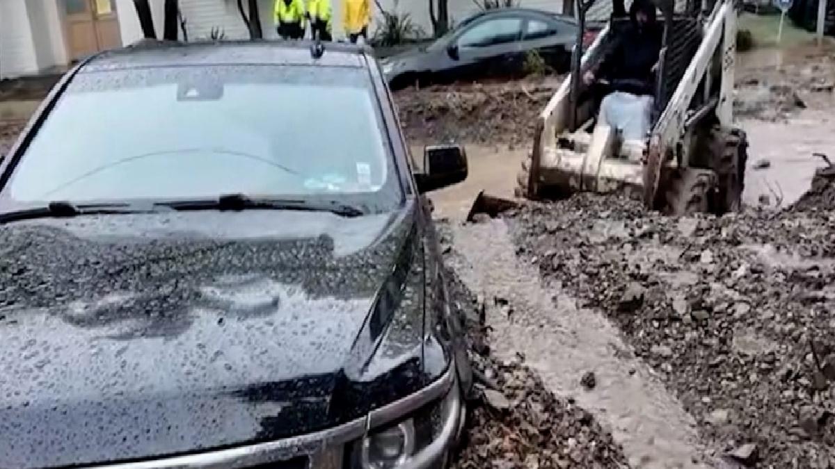 Kaliforniya'da fırtına, sel felaketine neden oldu