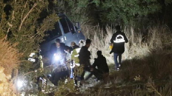 Korkunç kaza! Şarampole uçan minibüsteki anne ile oğlunu ölüm ayırdı