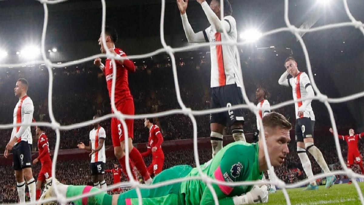 Liverpool, Luton Town'ı farklı geçti