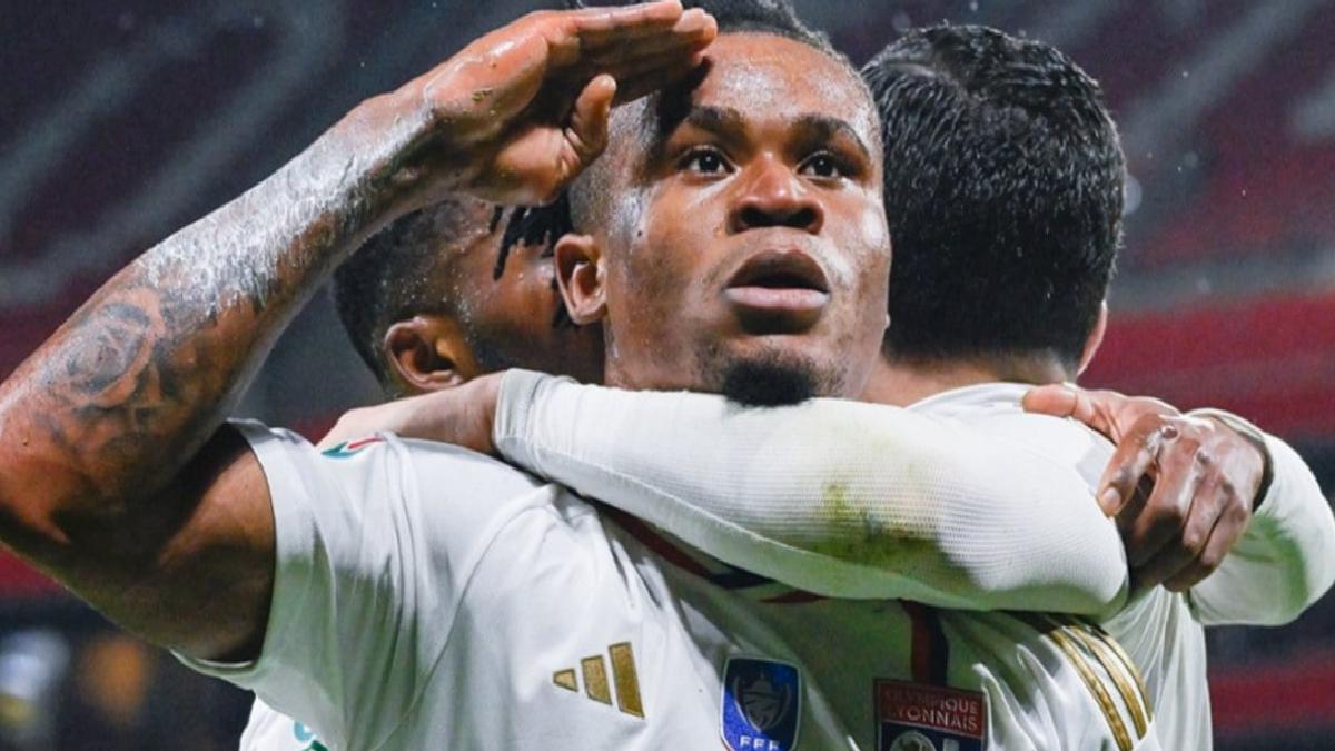 Olympique Lyon, Strasbourg'u penaltılarda saf dışı bıraktı