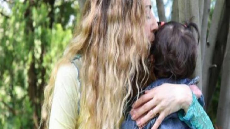 Sinem Kobal kızı Leyla ile fotoğraflarını paylaştı