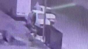 57 saniyede arabayı soydular! Anbean kaydedildi