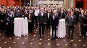 6 Şubat depremlerinde hayatını kaybedenler Almanya’da anıldı