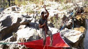 60 metrelik uçuruma kurduğu hamağın halatı koptu, 20 metrelik boşluğa düştü