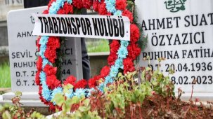 Ahmet Suat Özyazıcı, kabri başında anıldı