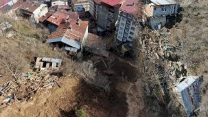 Artvin’de sel felaketi! 'Binadakileri taş atarak uyandırdık'