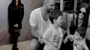 Aslıhan Doğan tüylü terlikleriyle dikkat çekti!